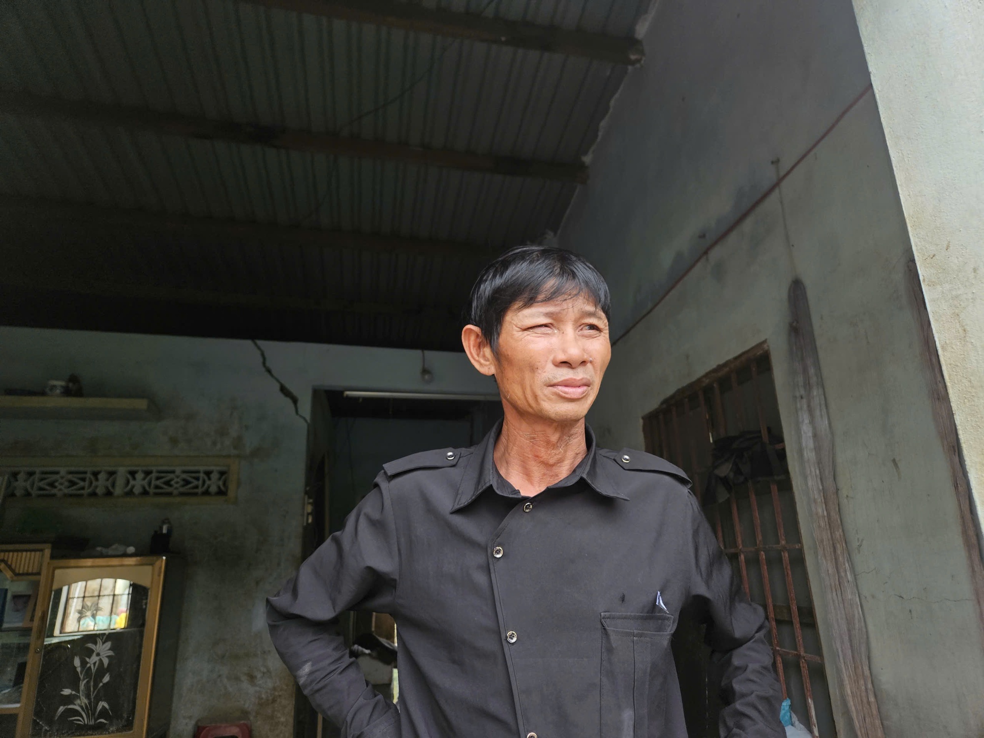 Công an xác minh thông tin axit trôi trong lũ làm mờ mắt Người dân Đắk Lắk - Ảnh 2. Công an xác minh thông tin axit trôi trong lũ làm mờ mắt Người dân Đắk Lắk - Ảnh 2.