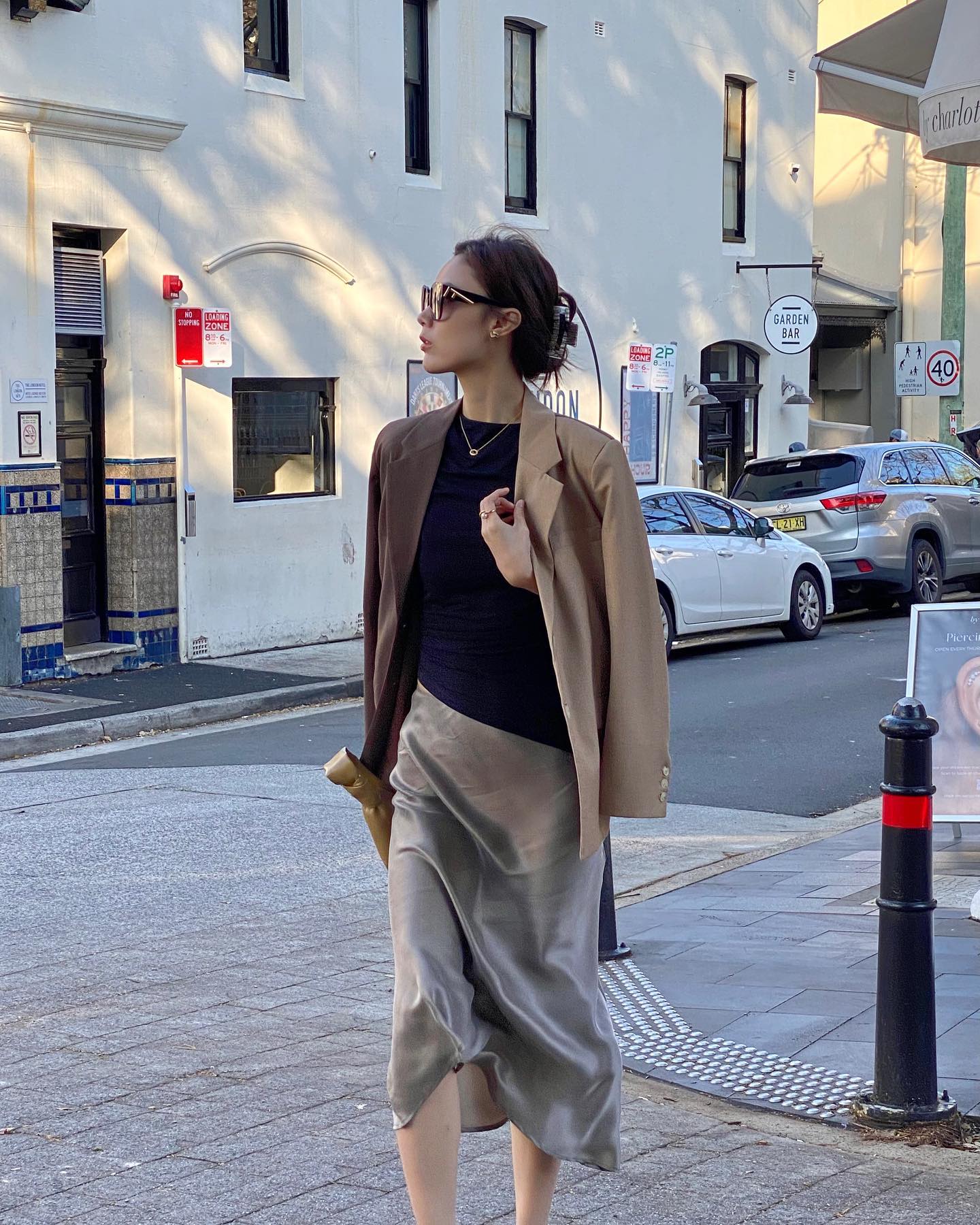 Có ít nhất 10 cách mặc áo khoác + váy đậm chất nữ tính, sang chảnh đẹp mê - Ảnh 10.