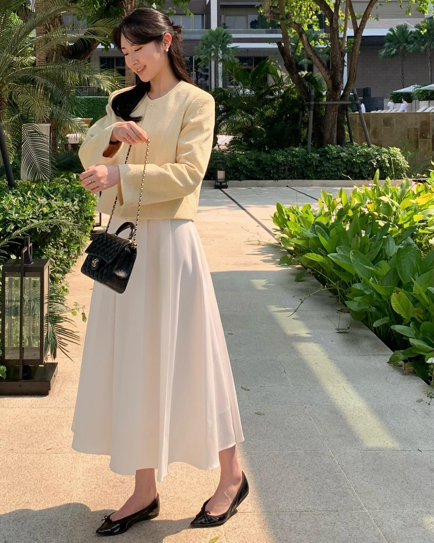 Có ít nhất 10 cách mặc áo khoác + váy đậm chất nữ tính, sang chảnh đẹp mê - Ảnh 9.