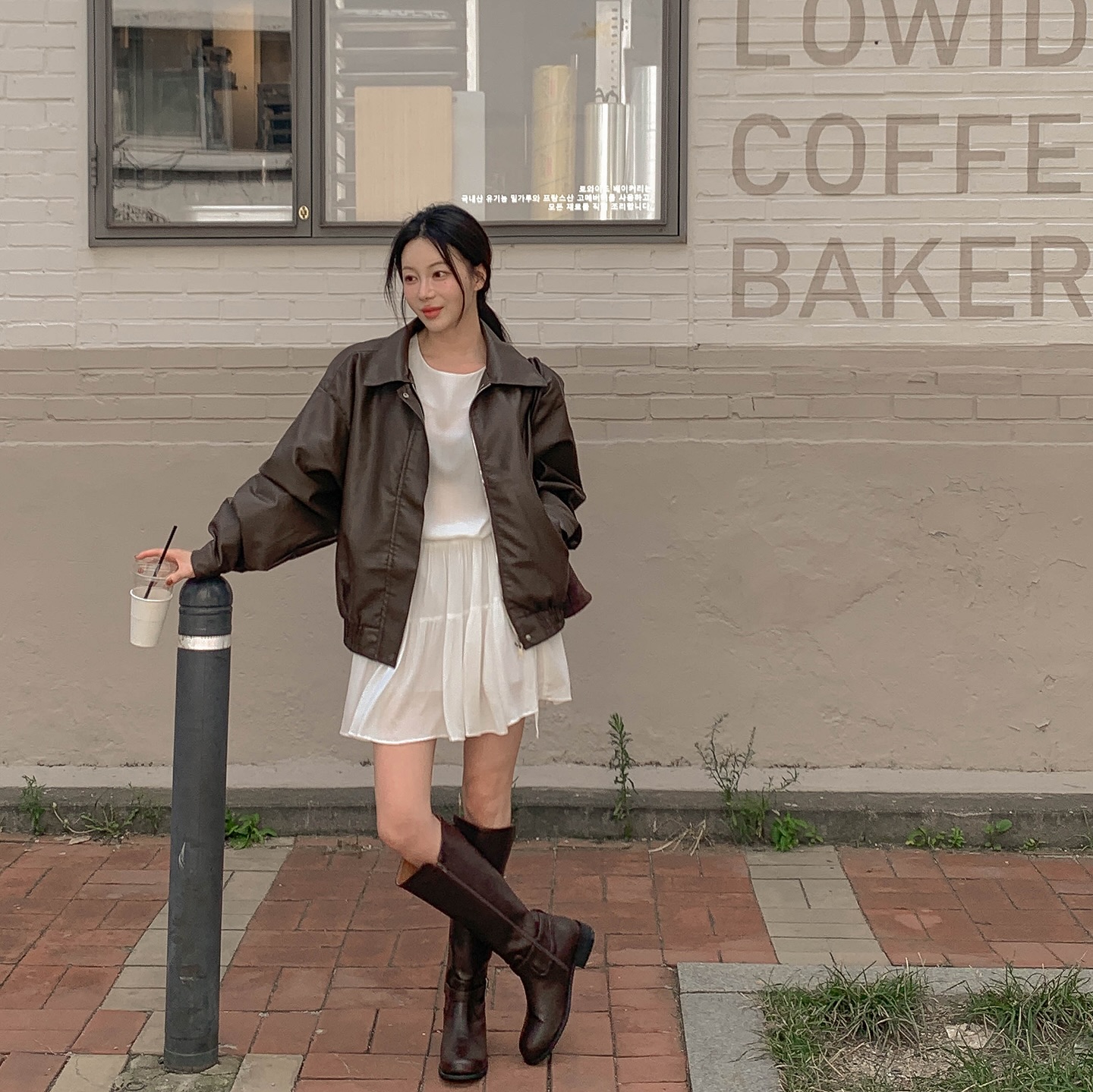 Có ít nhất 10 cách mặc áo khoác + váy đậm chất nữ tính, sang chảnh đẹp mê - Ảnh 4.