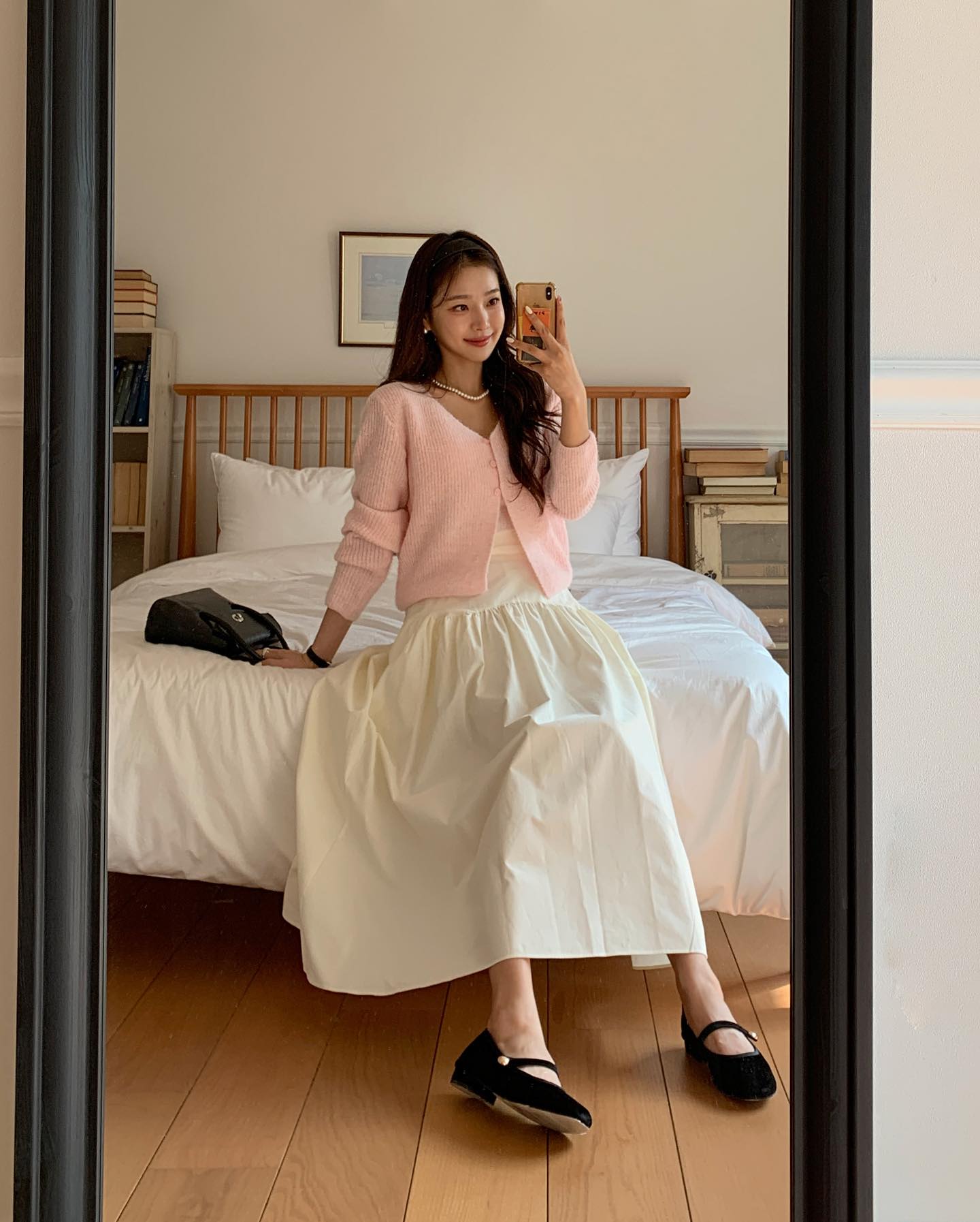 Có ít nhất 10 cách mặc áo khoác + váy đậm chất nữ tính, sang chảnh đẹp mê - Ảnh 2.