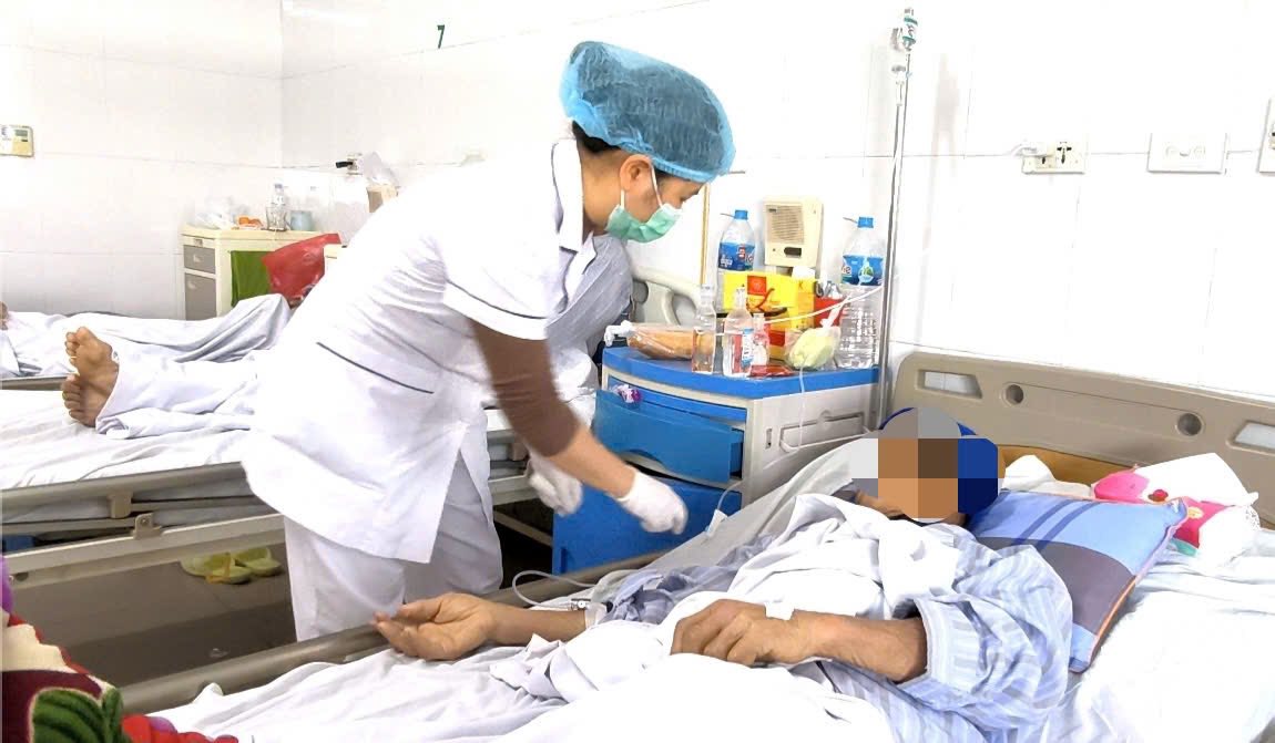 Người đàn ông bị mờ mắt đột ngột, đi khám phát hiện giang mai thần kinh thể viêm màng não kèm giang mai mắt- Ảnh 2.