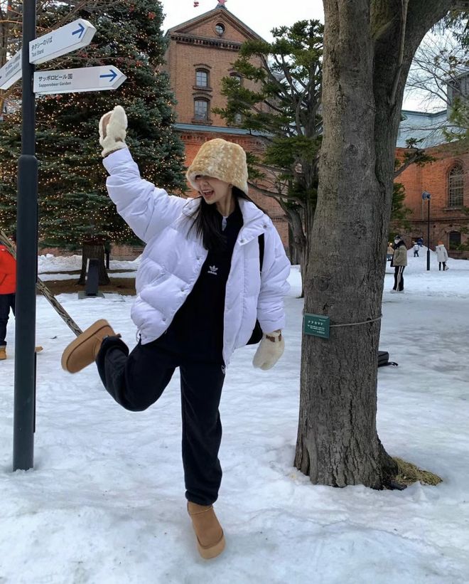 Những người phụ nữ sành điệu khắp thế giới đều đang đi đôi giày này, vì nó hợp với mọi thứ- Ảnh 36.