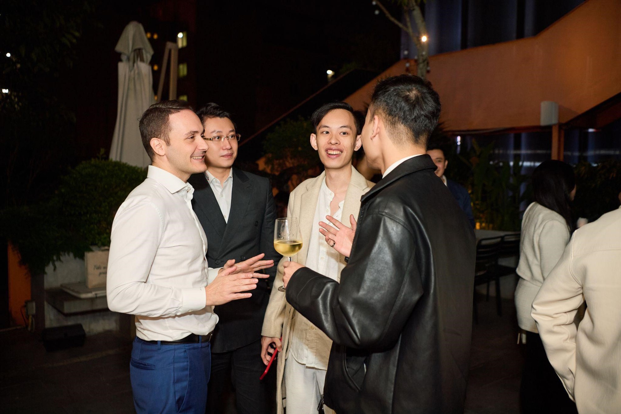 Khi cả nước đồng lòng hướng về miền Trung thì hội cựu du học sinh cũng không hề ngồi yên một chỗ- Ảnh 9.