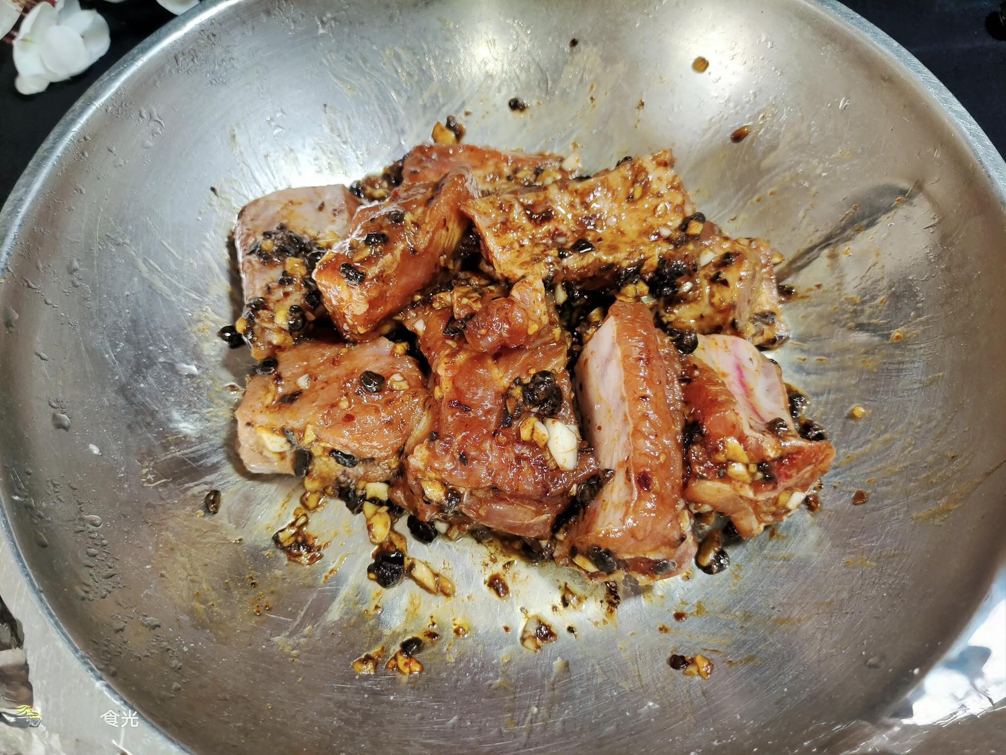 Món hấp này bạn không nên bỏ lỡ: Chỉ 2 nguyên liệu rồi ướp và hấp 15 phút mà thơm đậm đà, ngon khó cưỡng - Ảnh 3.