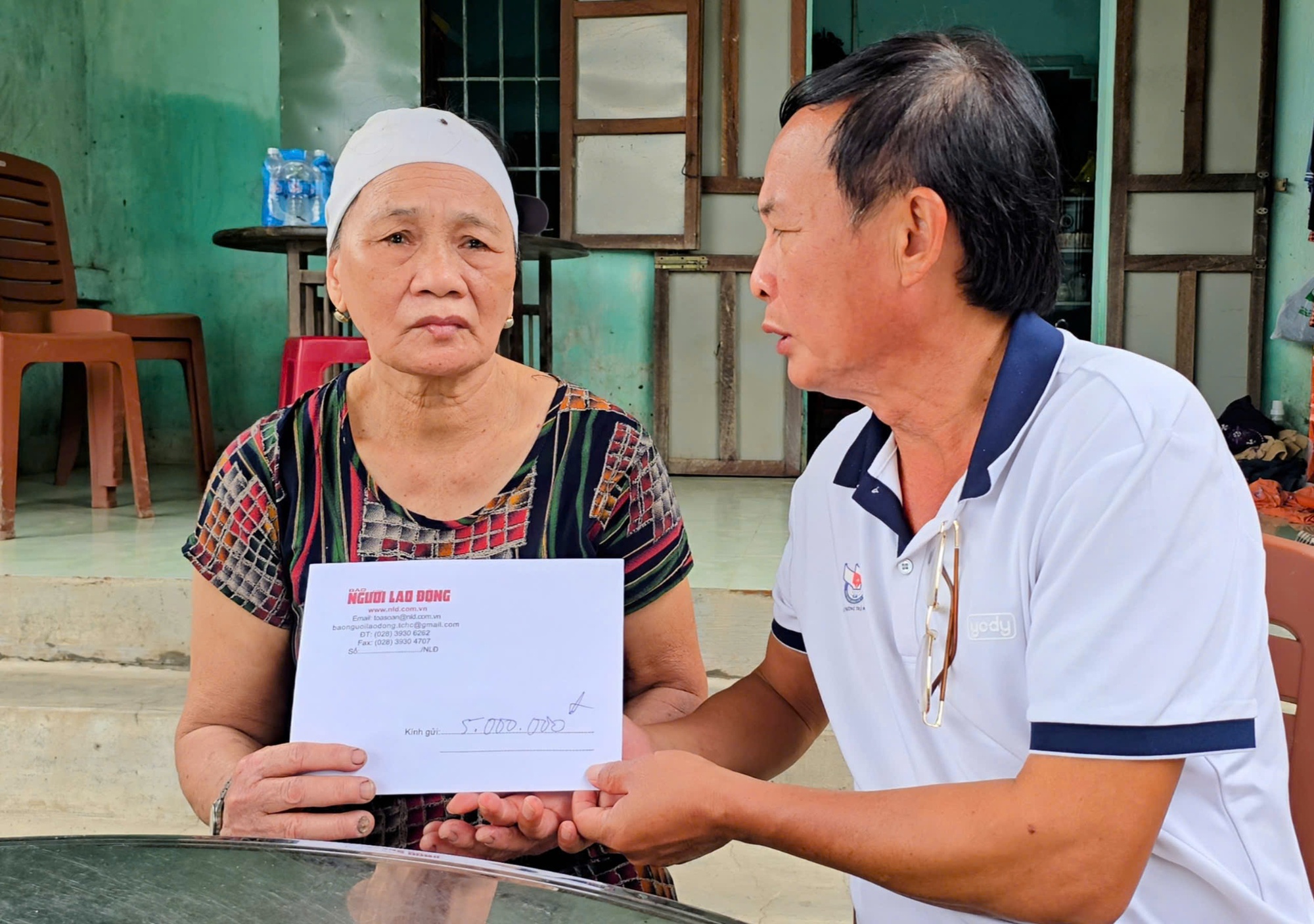 Gặp lại người phụ nữ và 2 con nhỏ trong lũ dữ: Lời kêu cứu ám ảnh - Ảnh 3.