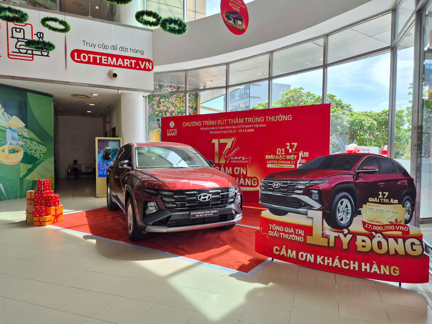 Sinh nhật LOTTE MART: Khách hàng tranh thủ mua sắm siêu tiết kiệm và thử vận may trúng ô tô- Ảnh 1.