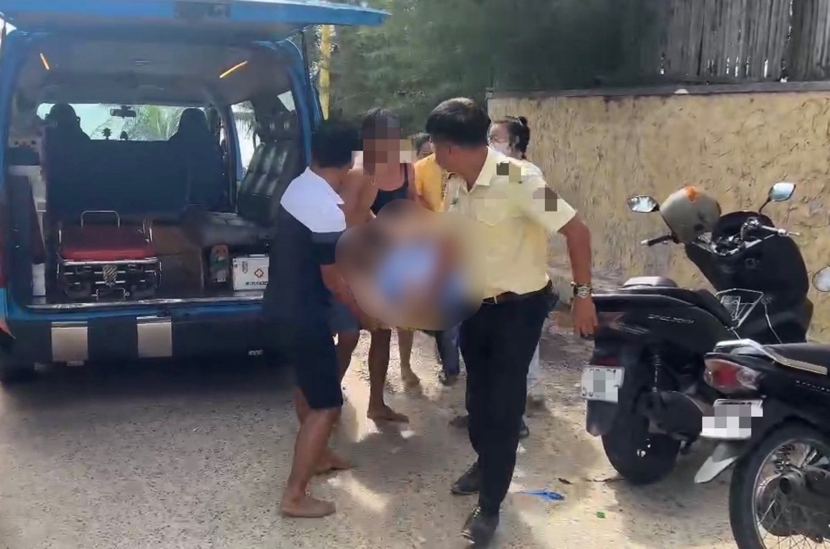 S&oacute;ng cuốn du kh&aacute;ch Nga tử vong tại b&atilde;i biển Mũi N&eacute; - Ảnh 1.