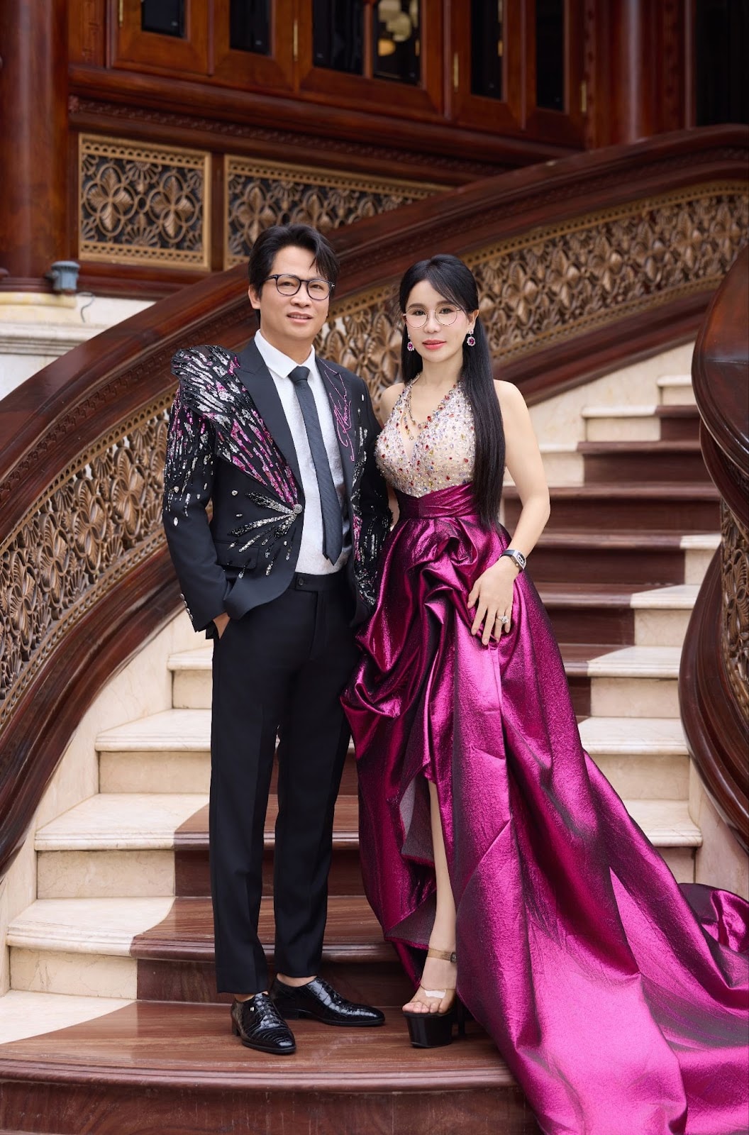 Bức ảnh thu hồi khối tài sản khổng lồ trong biệt phủ 4.000m2 của Mailisa, nhiều người đã bị 