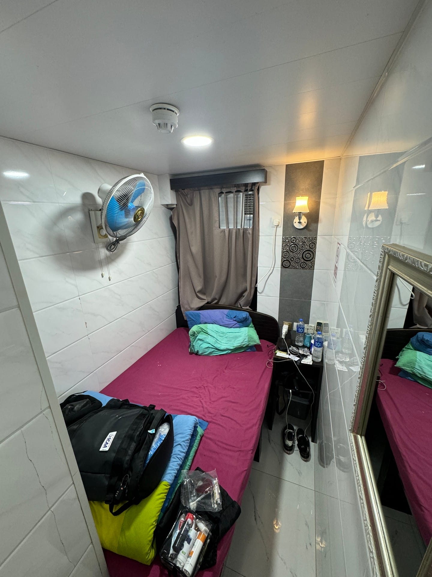 19-hong-kong-china-bedroom-small-hotel-accommodation-mongol-series-web-image-1764321400993-176432140141357731418-1764380969163-17643809694581912206467.jpg