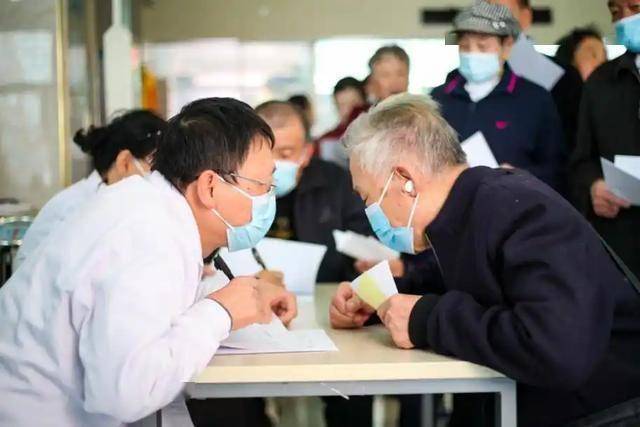 Các bác sĩ khuyên người cao tuổi: Sau 70 tuổi, khi bạn vẫn còn có thể đi lại, hãy nhớ thực hiện 4 điều này để có một tuổi già hạnh phúc - Ảnh 5.