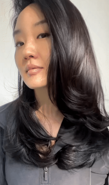 Mái tóc tuổi 40 vẫn đen mượt, bồng bềnh, không một sợi bạc: Bí quyết 