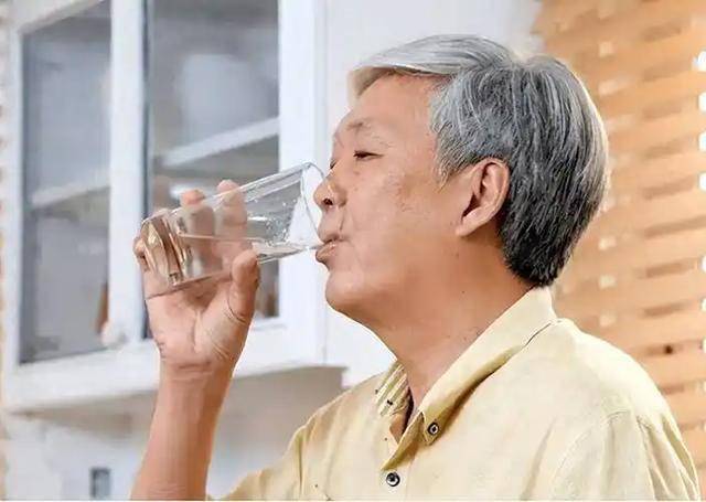 Mùa cúm đang đến gần! Các bác sĩ khuyên: Hãy tạm gác rau củ sang một bên, và bổ sung ngay 4 loại thực phẩm này vào thực đơn của bạn! - Ảnh 7.