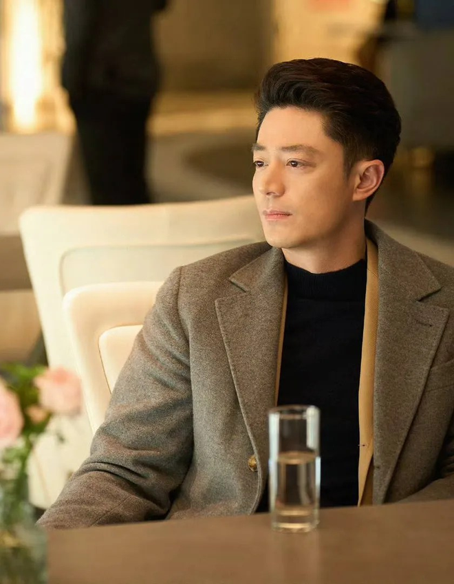 Ảnh thời trẻ của mỹ nam “mặt lạnh cơ địa”, U50 vẫn tiết kiệm nụ cười nhưng visual được ví như 