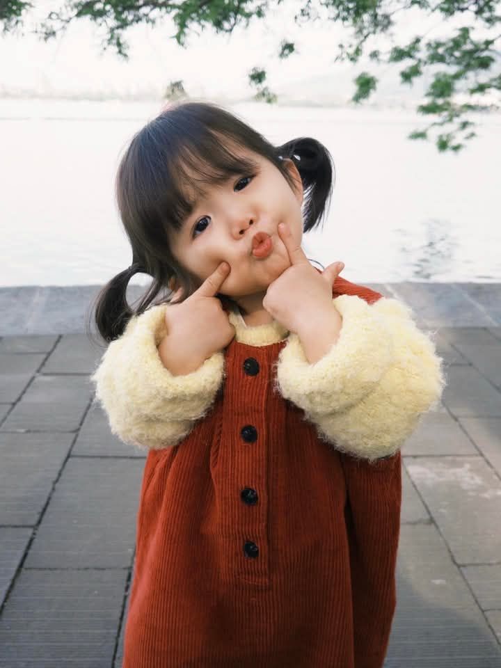 Buổi sáng mưa lạnh ở miền Bắc: Mẹ đưa con đi học cần chú ý gì để con không nhiễm bệnh theo mùa- Ảnh 3. Buổi sáng mưa lạnh ở miền Bắc: Mẹ đưa con đi học cần chú ý gì để con không nhiễm bệnh theo mùa- Ảnh 3.