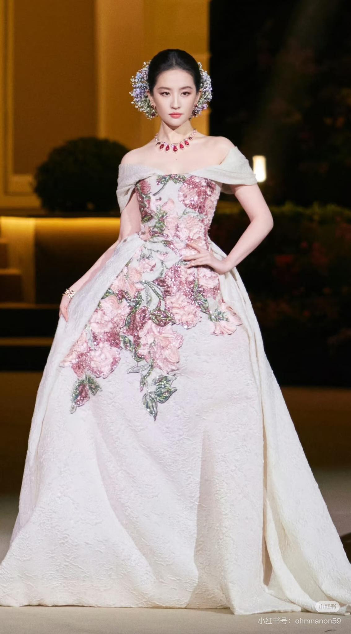 Trung Quốc 1,4 tỷ dân không ai cản được Lưu Diệc Phi- Ảnh 1. Trung Quốc 1,4 tỷ dân không ai cản được Lưu Diệc Phi- Ảnh 1.