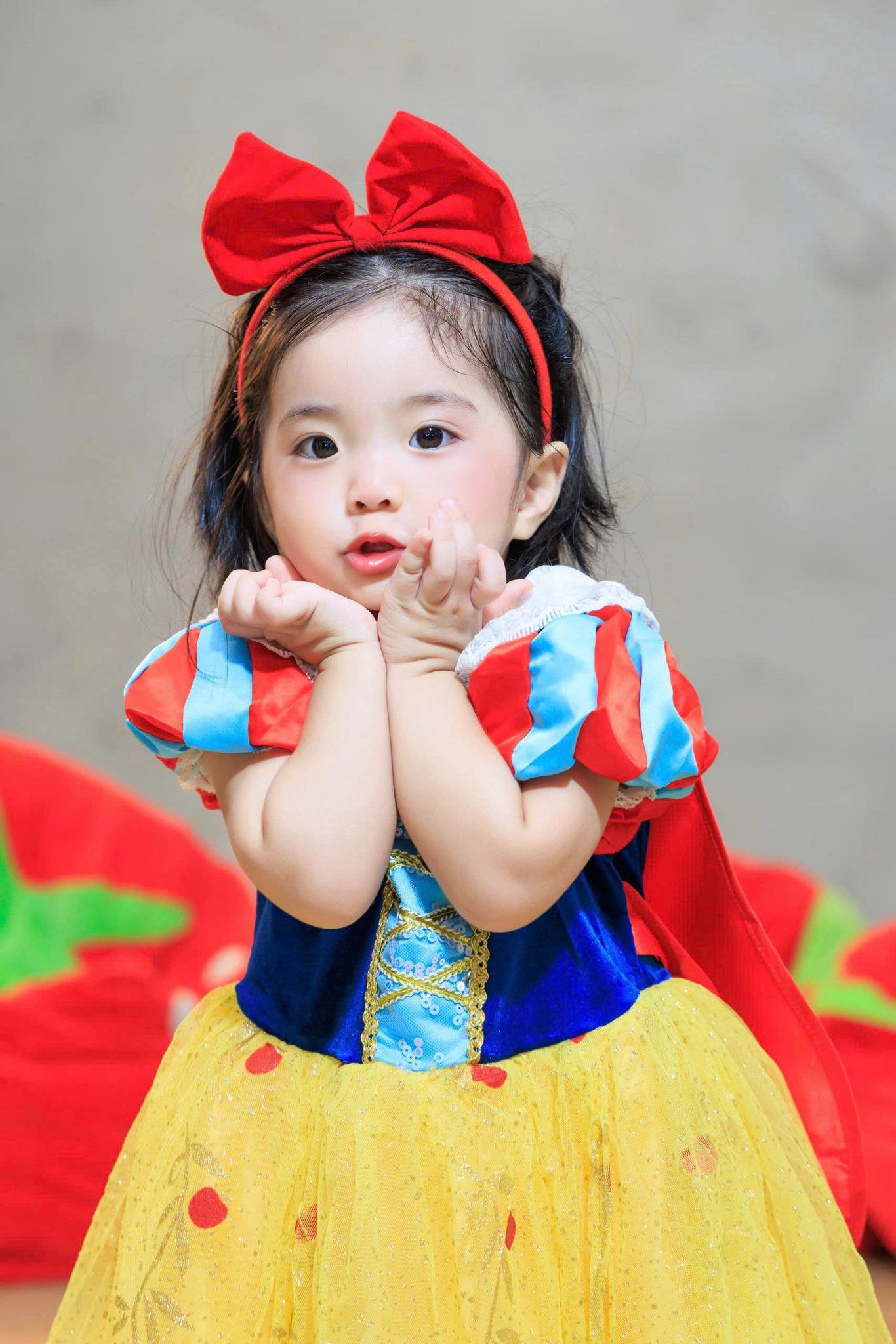 Bé Lisa nhà Khánh Thi, Phan Hiển xinh yêu như thiên thần- Ảnh 4. Bé Lisa nhà Khánh Thi, Phan Hiển xinh yêu như thiên thần- Ảnh 4.