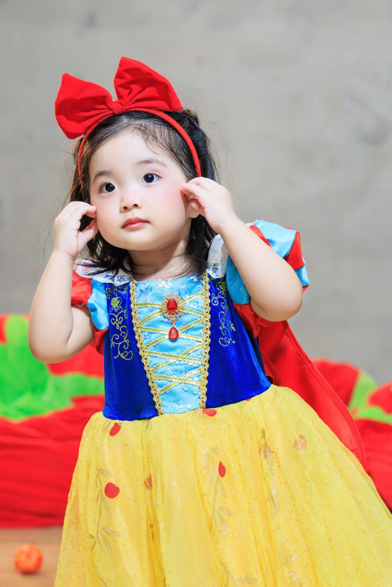 Bé Lisa nhà Khánh Thi, Phan Hiển xinh yêu như thiên thần- Ảnh 2. Bé Lisa nhà Khánh Thi, Phan Hiển xinh yêu như thiên thần- Ảnh 2.