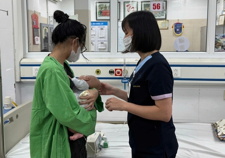 Số trẻ mắc cúm A nhập viện gia tăng, phần lớn chưa tiêm vaccine - Ảnh 1.