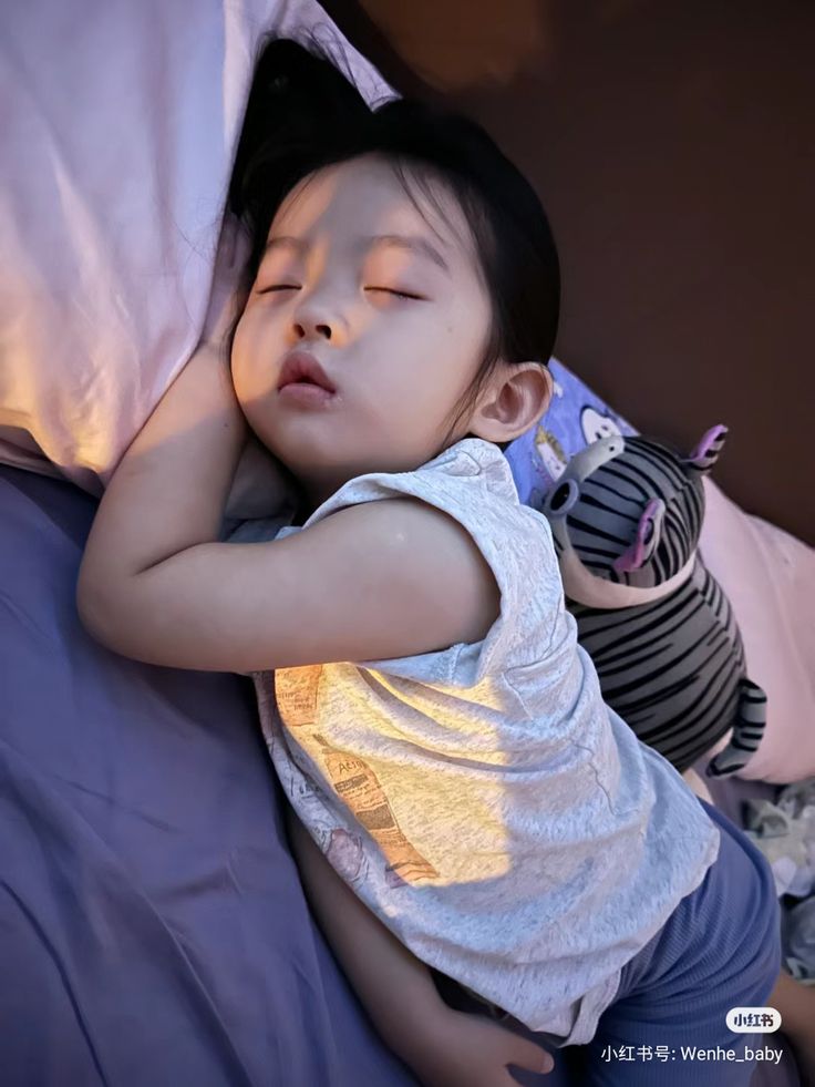 Những thứ tưởng vô hại nhưng mẹ đừng bao giờ để trong phòng của em bé nhà mình- Ảnh 1.