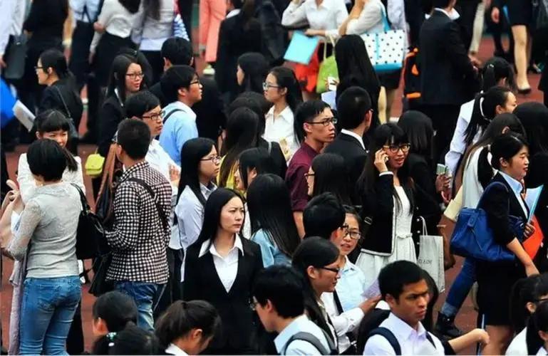 Nữ sinh được cả làng kỳ vọng mất tích bí ẩn sau khi tốt nghiệp, 12 năm sau phát hiện sống vô gia cư: Nguyên nhân với bố mẹ &quot;ngã ngửa&quot; - Ảnh 2.