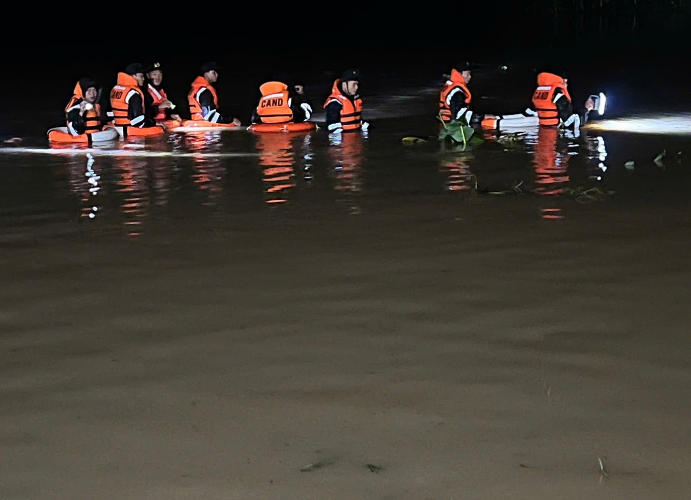 Nỗi đau 'quá sức chịu đựng' của người mẹ 3 lần mất con giữa mùa lũ - Ảnh 2.