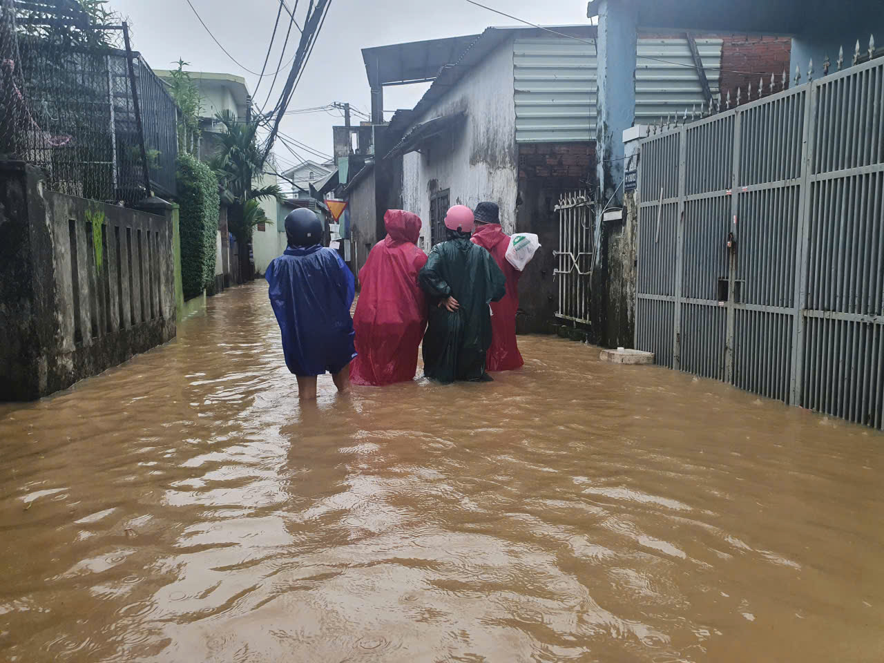 Mưa lớn gây ngập nặng Đà Nẵng , hố sụp tại chung cư Hòa Khánh - Ảnh 14.