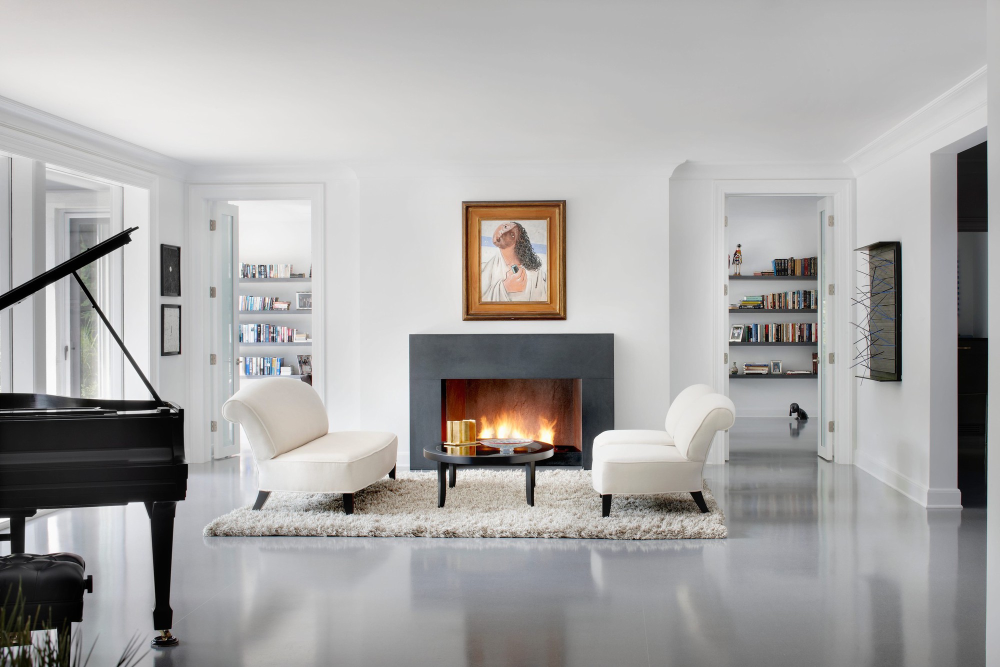 modern-living-room-with-fire-place-chicago-il-royalty-free-image-1760330239-1762113561709974153257-1762130731555-17621307317482108046565.jpg
