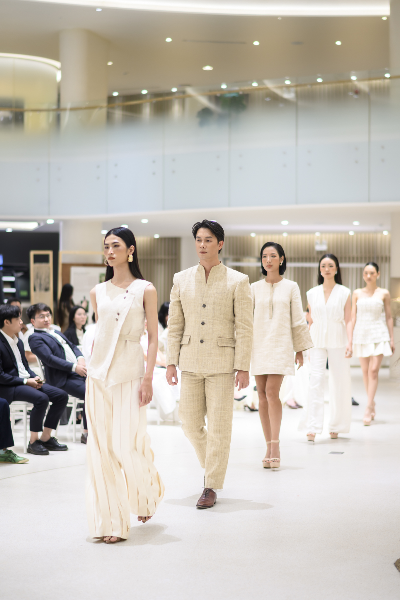 Á hậu quân nhân Châu Anh trổ tài chơi piano, mở màn hành trình “Hemp Journey” - Ảnh 7. Á hậu quân nhân Châu Anh trổ tài chơi piano, mở màn hành trình “Hemp Journey” - Ảnh 7.