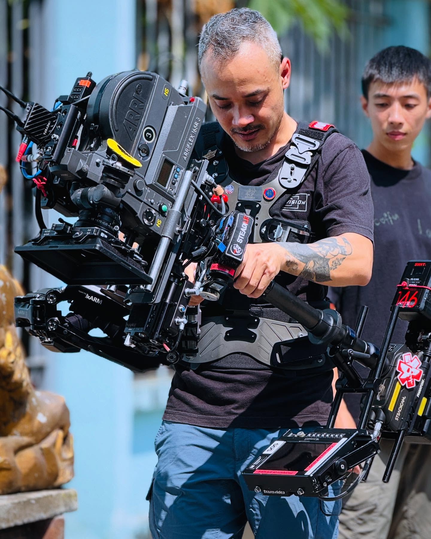 steadicam-voi-may-phim-nhua-1-1762139678888-17621396790271344023765.jpg