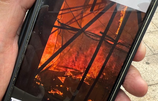 Hình ảnh đau thương tại Hong Kong sau vụ hỏa hoạn lịch sử 128 người thiệt mạng - Ảnh 11.