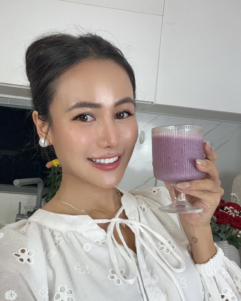 Ngoài 30 tuổi da vẫn mịn màng căng mướt, nhờ duy trì thói quen uống sinh tố đẹp da mỗi sáng - Ảnh 2.