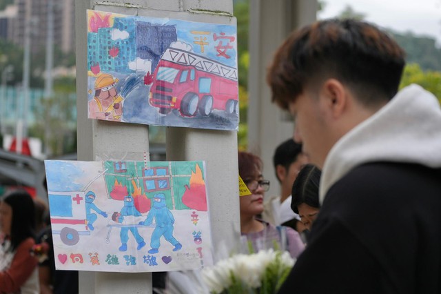 Hình ảnh đau thương tại Hong Kong sau vụ hỏa hoạn lịch sử 128 người thiệt mạng - Ảnh 8.