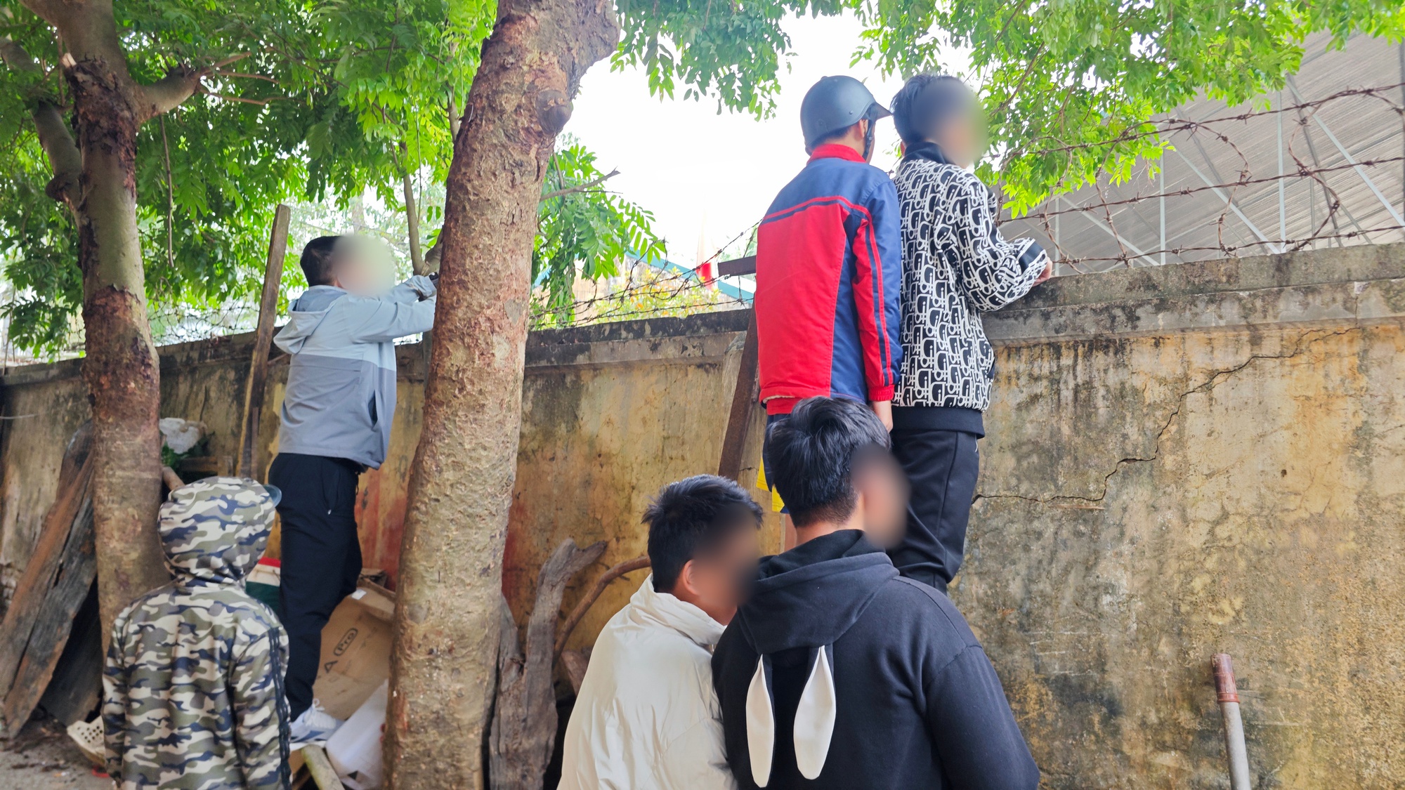 Người dân Lạng Sơn lên tiếng khi nhiều thanh niên tò mò, quay phim tại Trạm Quản lý thị trường số 4- Ảnh 8. Người dân Lạng Sơn lên tiếng khi nhiều thanh niên tò mò, quay phim tại Trạm Quản lý thị trường số 4- Ảnh 8.