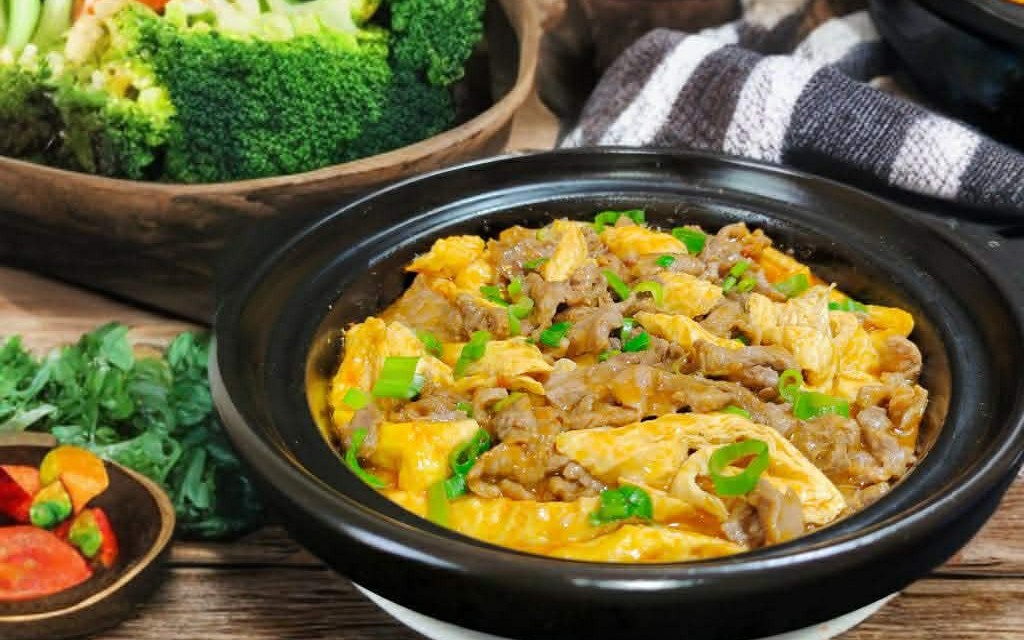 Sự kết hợp nguyên liệu trong món ăn này thật hoàn hảo, ăn với cơm ngon tuyệt đối - Ảnh 1.