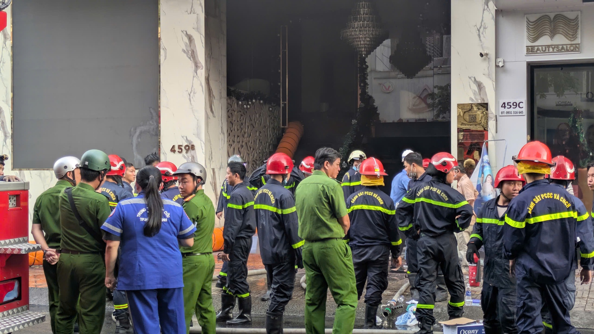 Cháy thẩm mỹ viện ở TPHCM Nguyên nhân và cứu nạn 20 người thoát hiểm - Ảnh 1. Cháy thẩm mỹ viện ở TPHCM Nguyên nhân và cứu nạn 20 người thoát hiểm - Ảnh 1.