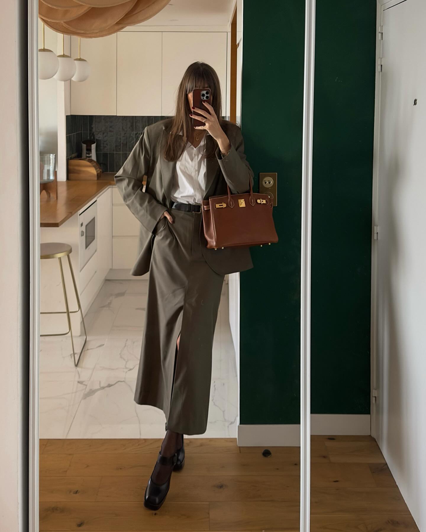 Phụ nữ Pháp có 10 cách mặc chân váy mùa đông sang trọng tuyệt đối - Ảnh 5.