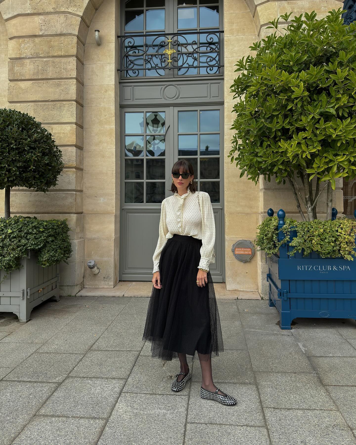 Phụ nữ Pháp có 10 cách mặc chân váy mùa đông sang trọng tuyệt đối - Ảnh 4.