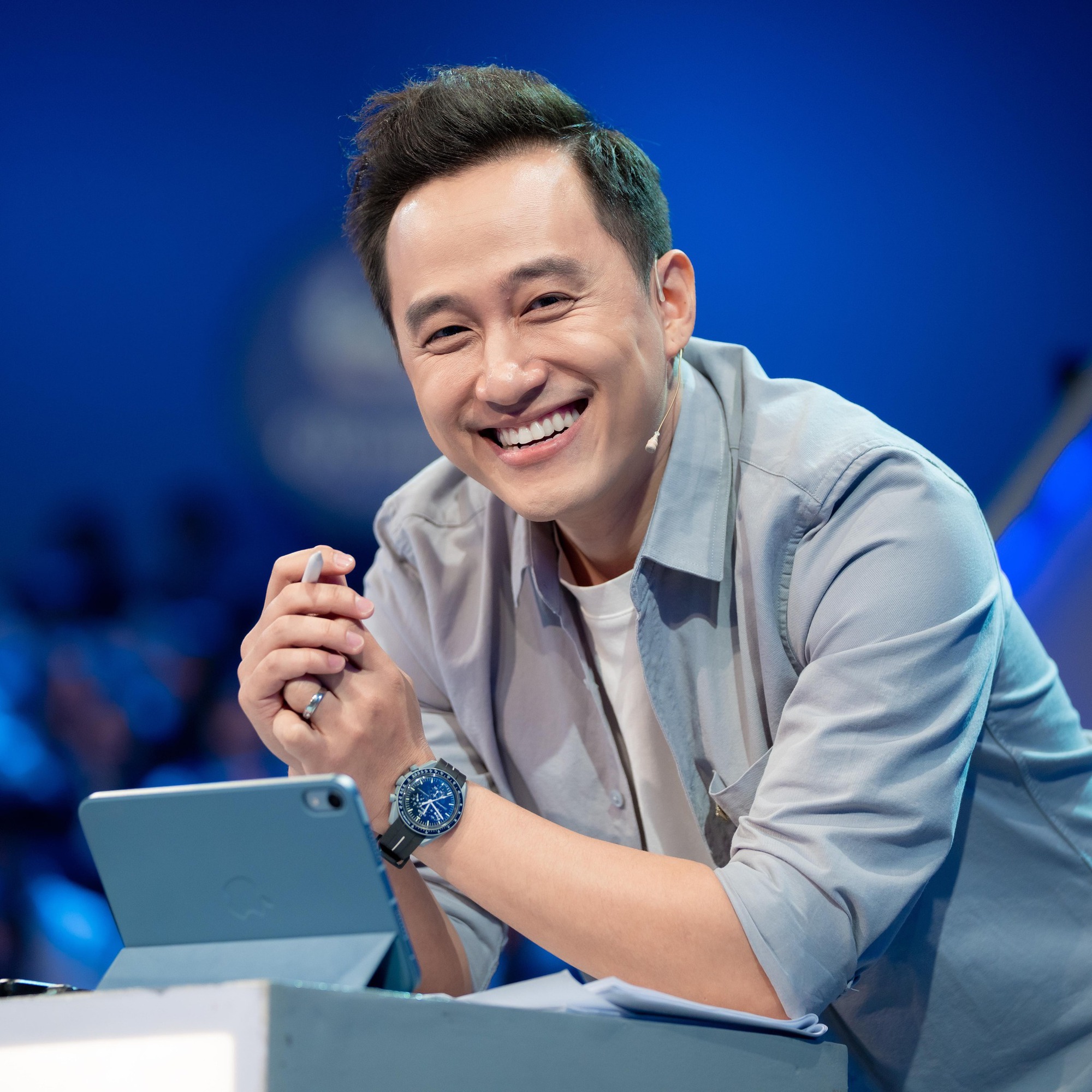 MC Ngọc Huy - MC dẫn Olympia lâu năm nhất: &quot;Khánh Vy trưởng thành còn nhanh hơn cả... phần thi Tăng tốc&quot; - Ảnh 1.