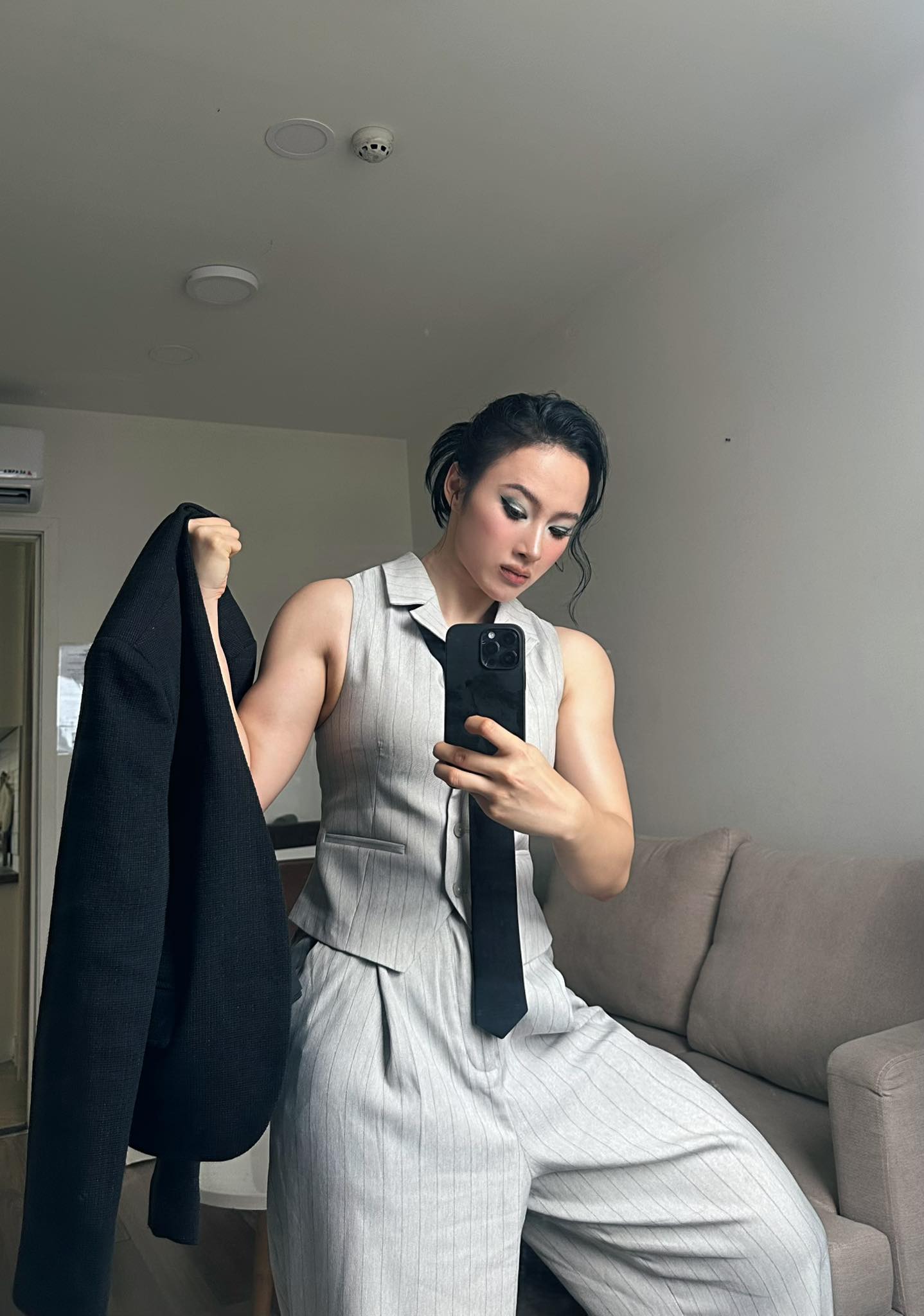 Bắt gặp Angela Phương Trinh sánh đôi bên Phạm Văn Mách, ngoại hình đàng gái có  Bắt gặp Angela Phương Trinh sánh đôi bên Phạm Văn Mách, ngoại hình đàng gái có