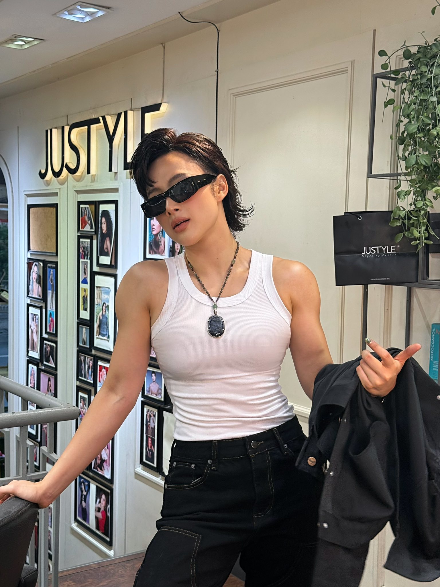 Bắt gặp Angela Phương Trinh sánh đôi bên Phạm Văn Mách, ngoại hình đàng gái có  Bắt gặp Angela Phương Trinh sánh đôi bên Phạm Văn Mách, ngoại hình đàng gái có