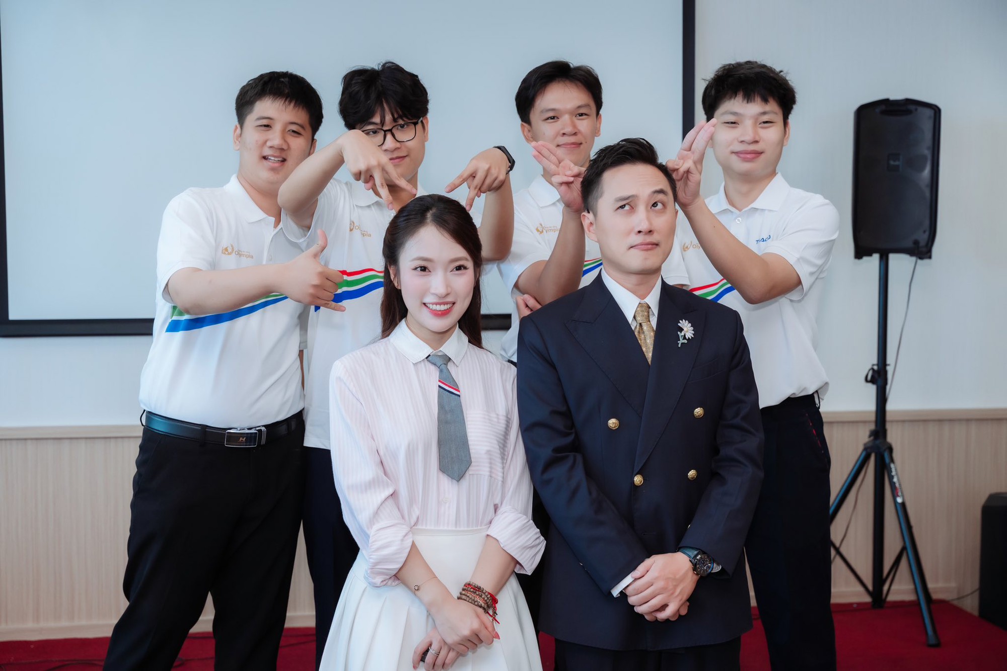 MC Ngọc Huy - MC dẫn Olympia lâu năm nhất: &quot;Khánh Vy trưởng thành còn nhanh hơn cả... phần thi Tăng tốc&quot; - Ảnh 2.