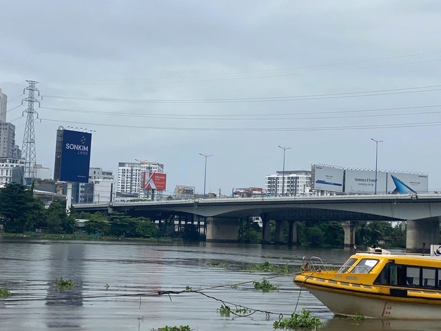 Vụ người đàn ông bỏ lại ô tô, nhảy cầu ở TP.HCM: Gia đình tiết lộ thông tin bất ngờ - Ảnh 2. Vụ người đàn ông bỏ lại ô tô, nhảy cầu ở TP.HCM: Gia đình tiết lộ thông tin bất ngờ - Ảnh 2.