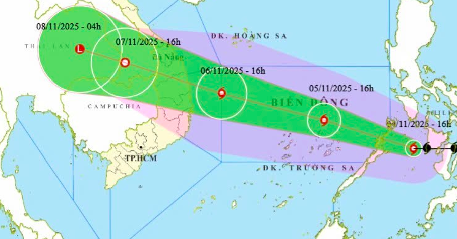 Bão Kalmaegi dự báo giật cấp 15 khi đổ bộ, mưa lớn tới 600 mm, nhiều địa phương chịu ảnh hưởng - Ảnh 1. Bão Kalmaegi dự báo giật cấp 15 khi đổ bộ, địa phương nào của miền Trung chịu ảnh hưởng? - Ảnh 1.