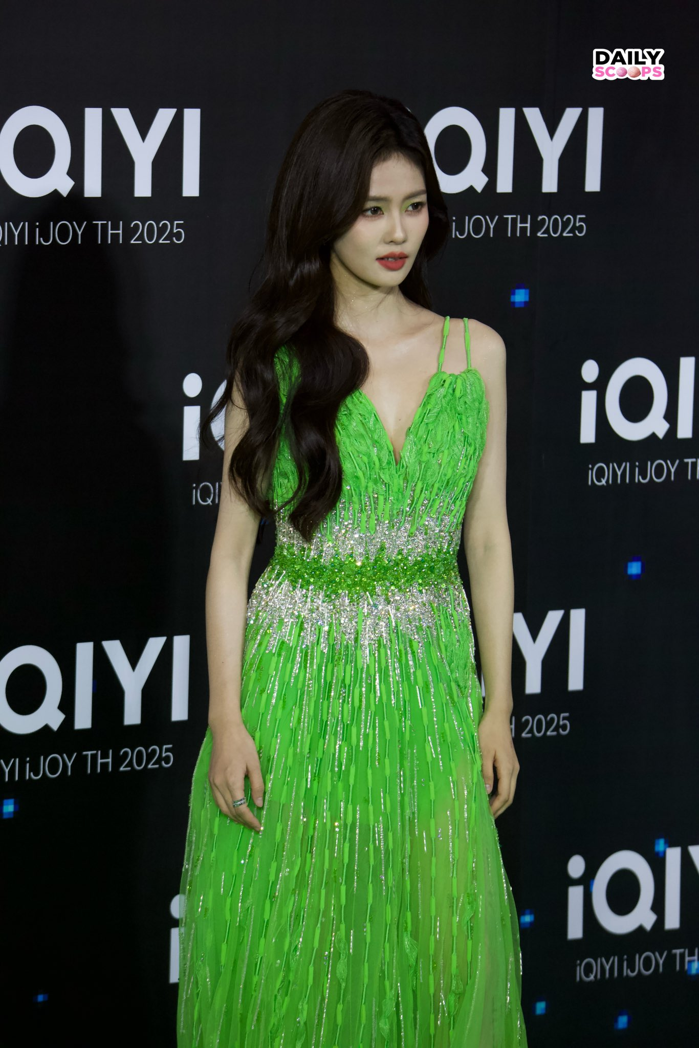 Trớ trêu: Mỹ nữ đang được tung hô thì bị bóc trần chỉ ngang hàng người mẫu xe hơi- Ảnh 7.