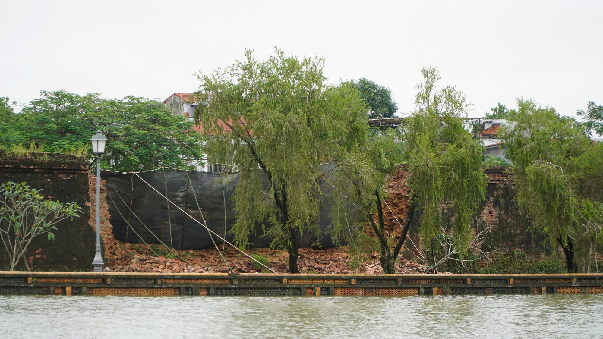 Thông tin chính thức về sự cố sập 15 m tường Hoàng thành Huế - Ảnh 2. Thông tin chính thức về việc sập 15 m tường Hoàng thành Huế  - Ảnh 2.