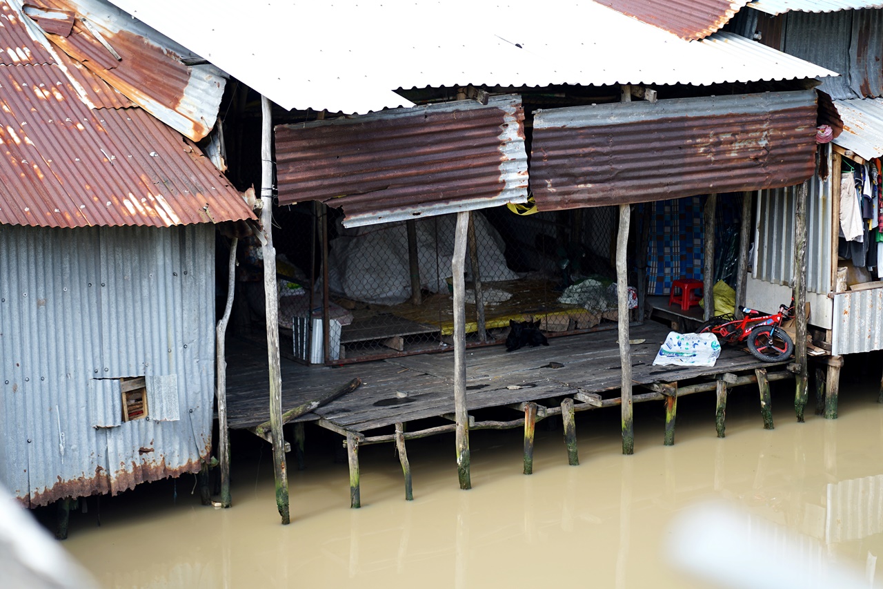Clip: Hàng xóm hé lộ cuộc sống trước đó của người mẹ có con 4 tháng tuổi rơi xuống kênh tử vong - Ảnh 3. Clip: Hàng xóm hé lộ cuộc sống trước đó của người mẹ có con 4 tháng tuổi rơi xuống kênh tử vong - Ảnh 3.