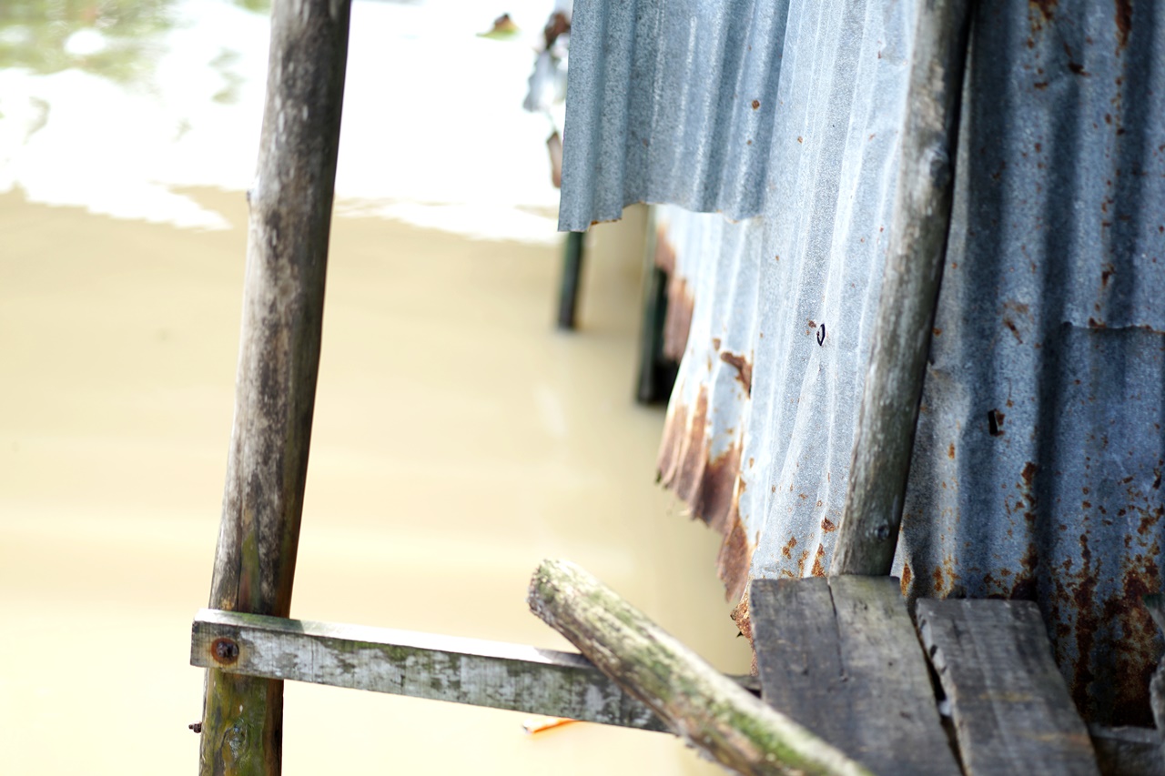 Clip: Hàng xóm hé lộ cuộc sống trước đó của người mẹ có con 4 tháng tuổi rơi xuống kênh tử vong - Ảnh 6. Clip: Hàng xóm hé lộ cuộc sống trước đó của người mẹ có con 4 tháng tuổi rơi xuống kênh tử vong - Ảnh 6.