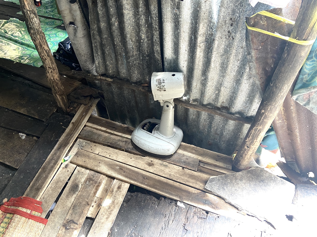 Clip: Hàng xóm hé lộ cuộc sống trước đó của người mẹ có con 4 tháng tuổi rơi xuống kênh tử vong - Ảnh 4. Clip: Hàng xóm hé lộ cuộc sống trước đó của người mẹ có con 4 tháng tuổi rơi xuống kênh tử vong - Ảnh 4.