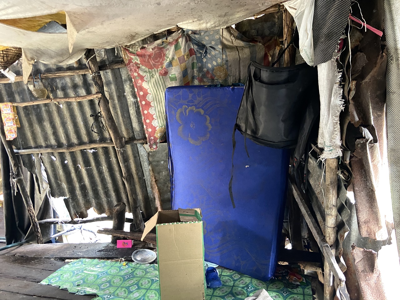 Clip: Hàng xóm hé lộ cuộc sống trước đó của người mẹ có con 4 tháng tuổi rơi xuống kênh tử vong - Ảnh 9. Clip: Hàng xóm hé lộ cuộc sống trước đó của người mẹ có con 4 tháng tuổi rơi xuống kênh tử vong - Ảnh 9.